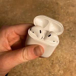 White Apple Air Pods 2nd gen.